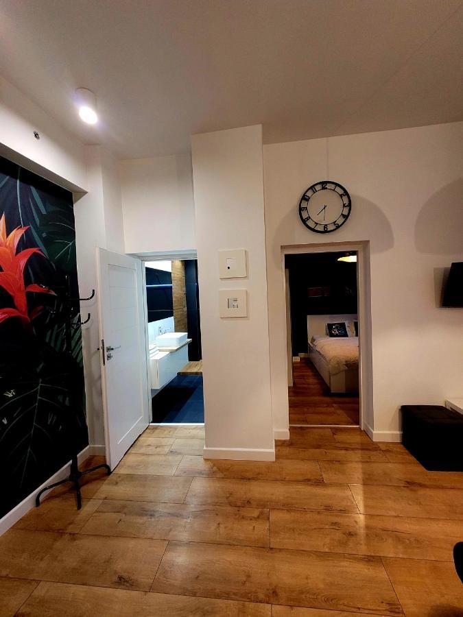 Apartament By The Way Apartment Wroclaw Bagian luar foto