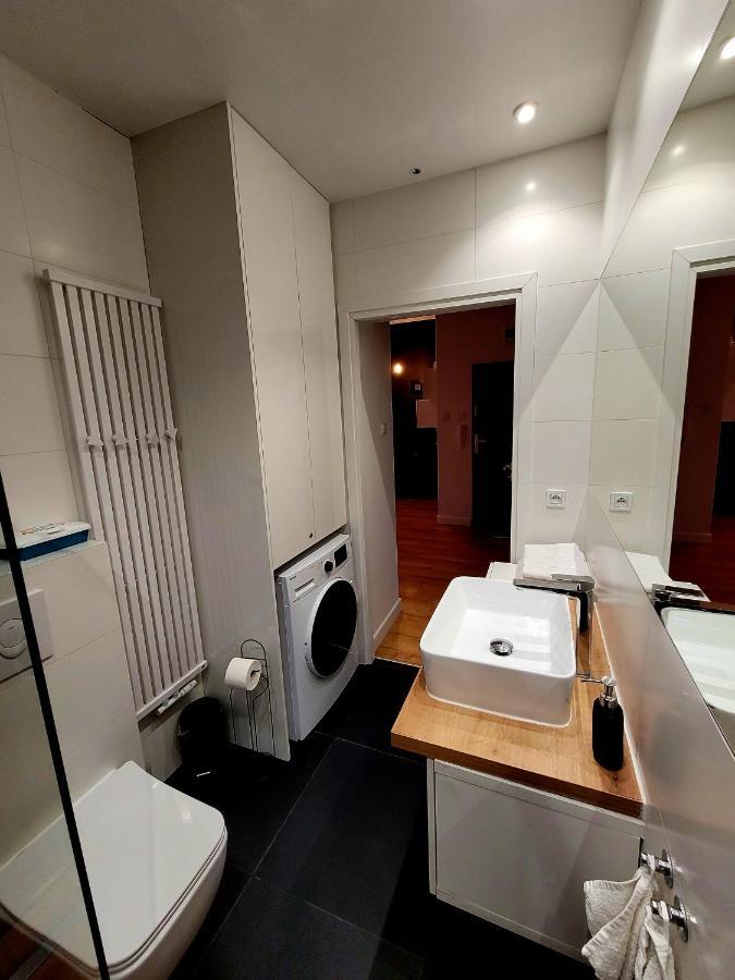 Apartament By The Way Apartment Wroclaw Bagian luar foto