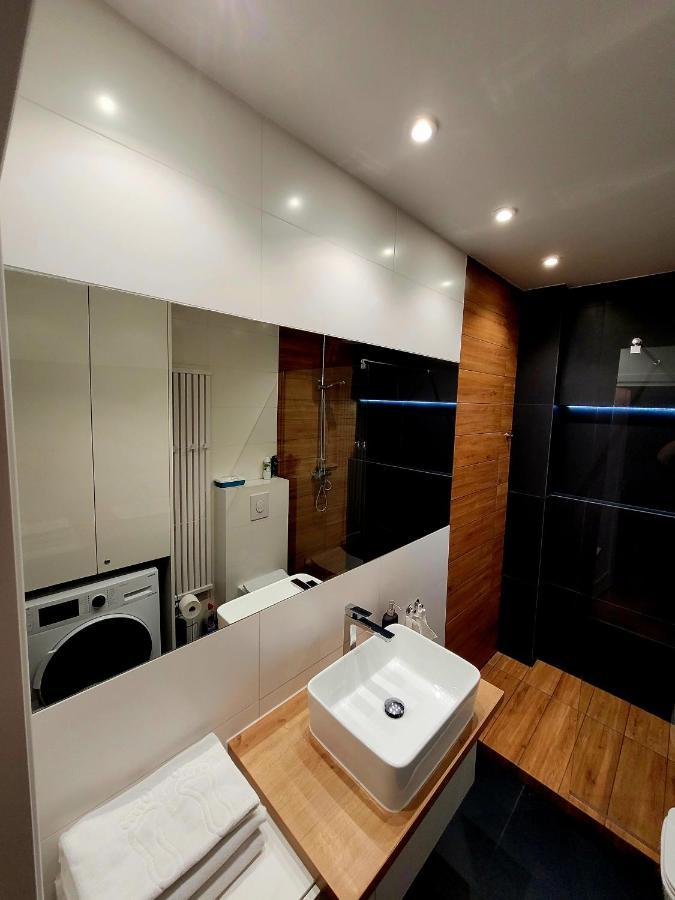 Apartament By The Way Apartment Wroclaw Bagian luar foto