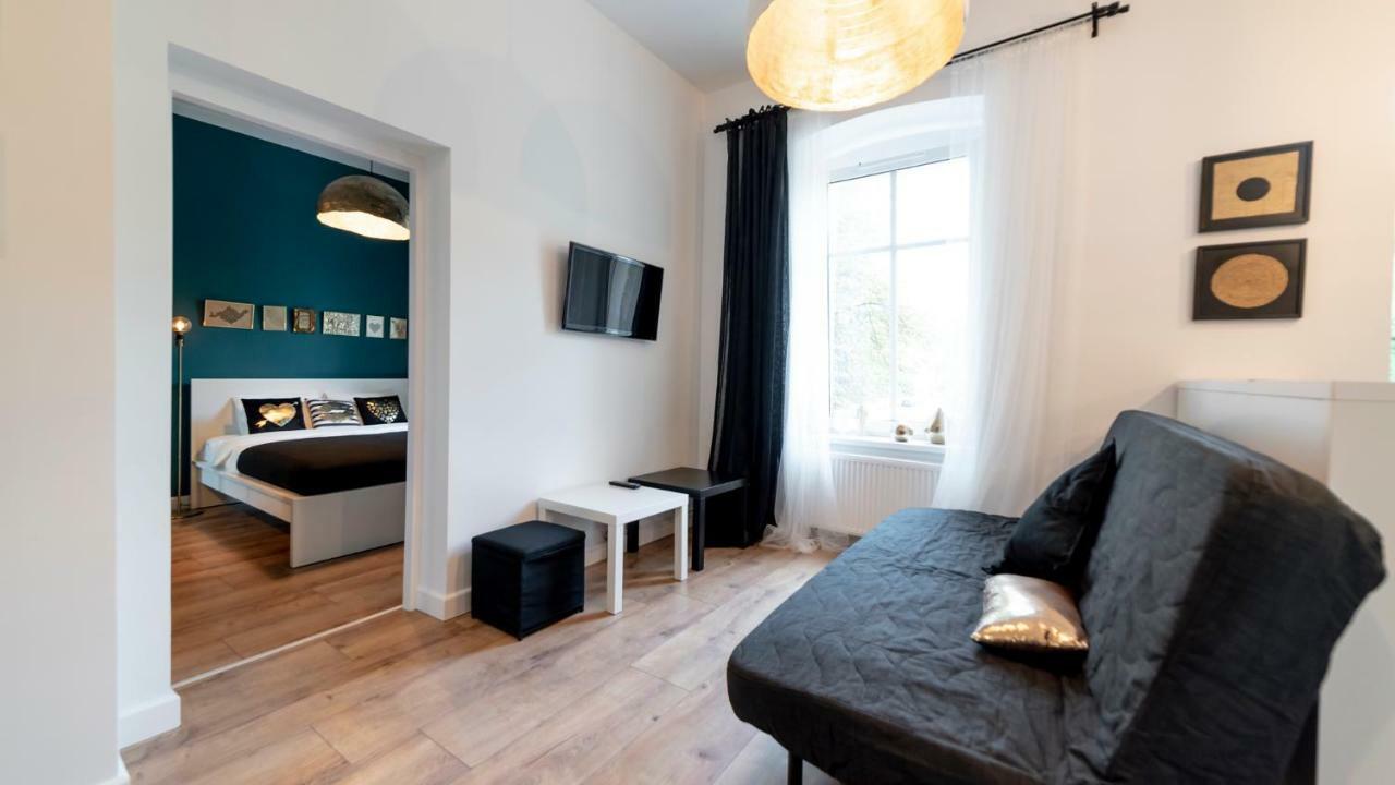 Apartament By The Way Apartment Wroclaw Bagian luar foto