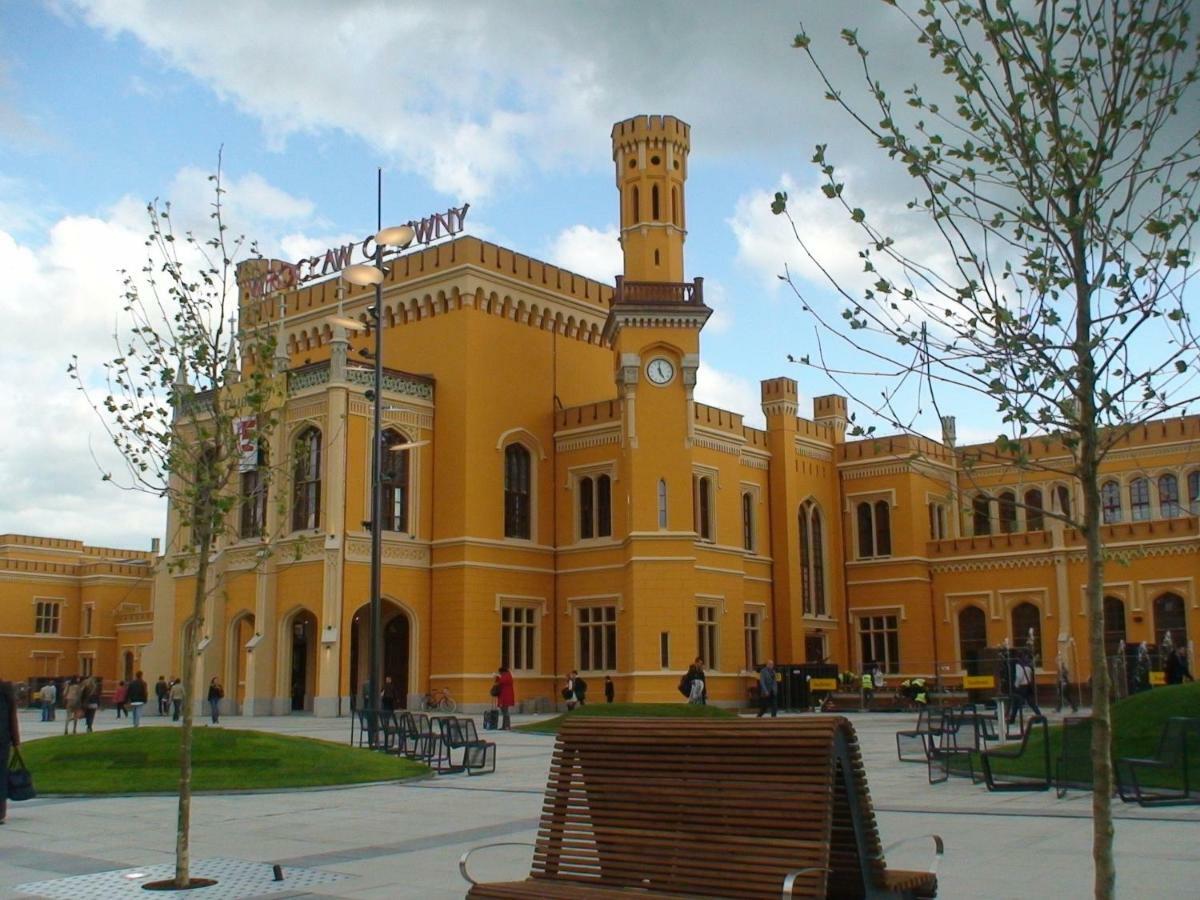 Apartament By The Way Apartment Wroclaw Bagian luar foto