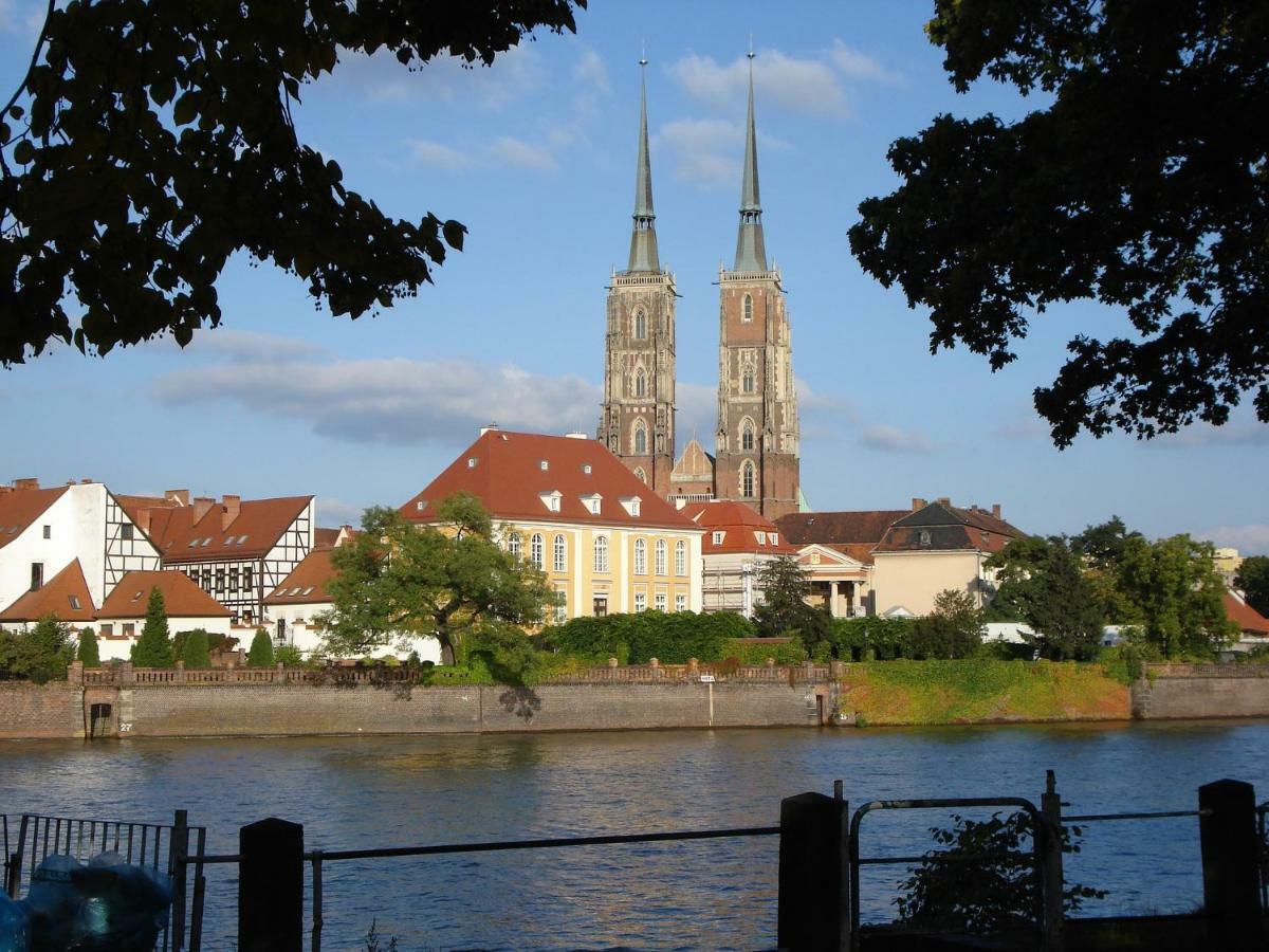 Apartament By The Way Apartment Wroclaw Bagian luar foto