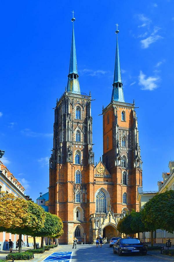 Apartament By The Way Apartment Wroclaw Bagian luar foto