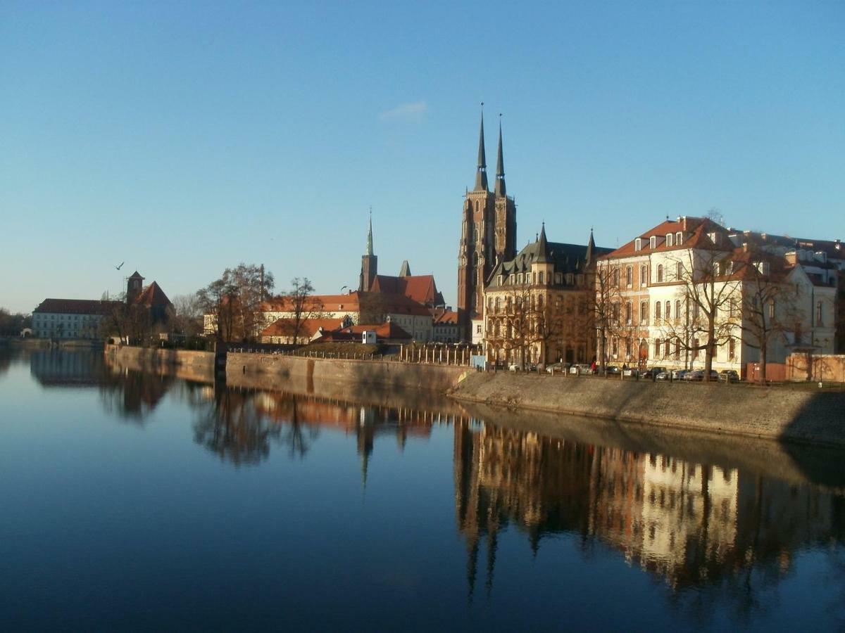 Apartament By The Way Apartment Wroclaw Bagian luar foto