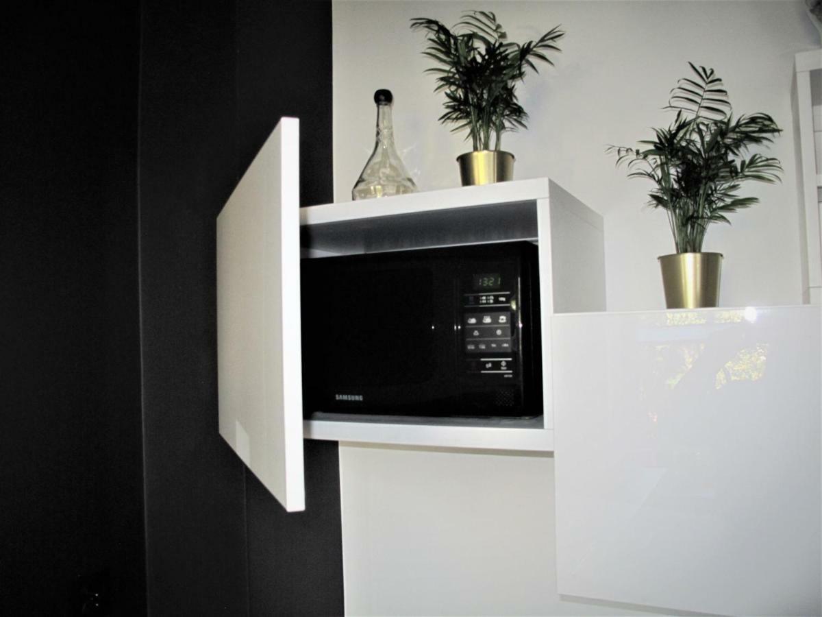Apartament By The Way Apartment Wroclaw Bagian luar foto