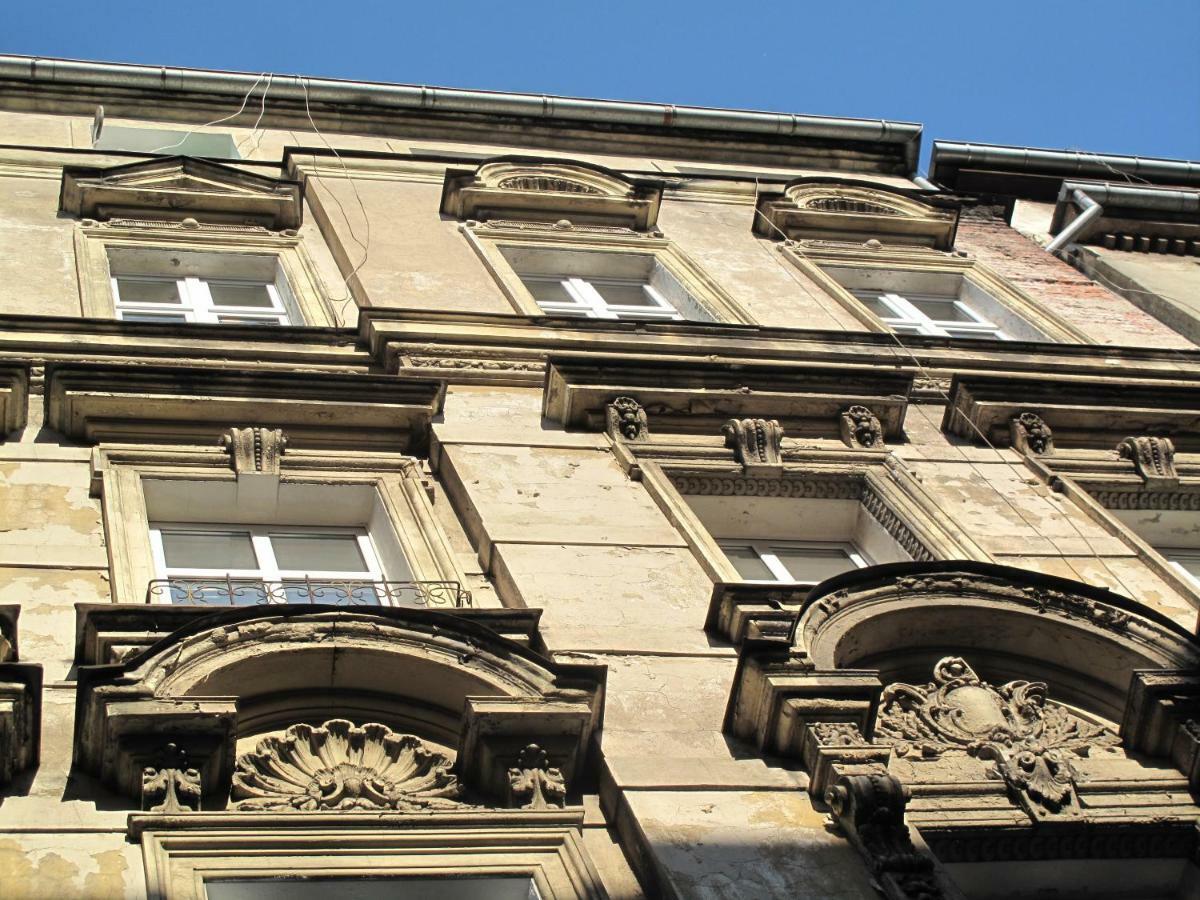 Apartament By The Way Apartment Wroclaw Bagian luar foto