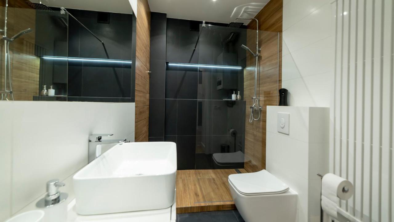 Apartament By The Way Apartment Wroclaw Bagian luar foto